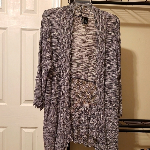 New Directions Women's Black and White Sweater Shrug with scalloped hem size 2X - Picture 1 of 8